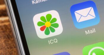 ICQ als Wegbereiter der digitalen Kommunikation im Einzelhandel, vor allem im E-Commerce (Foto: AdobeStock 295288421 Nicole Lienemann)