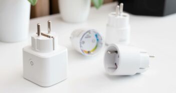 Smart Plug: Energieeffizienz leicht gemacht (Foto: AdobeStock - 898530240 Proxima Studio)